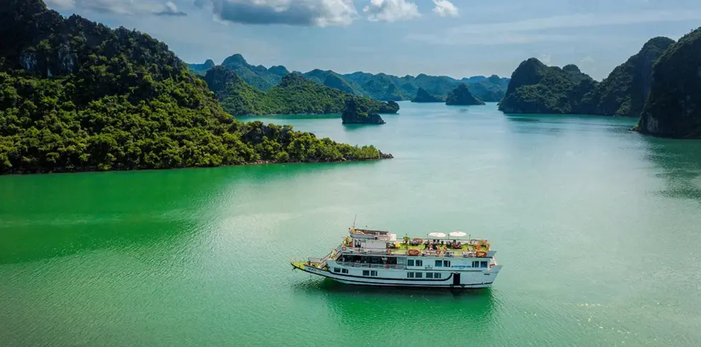 Halong Bay 2 days 1 night with kayaking on Fantasea Cruise