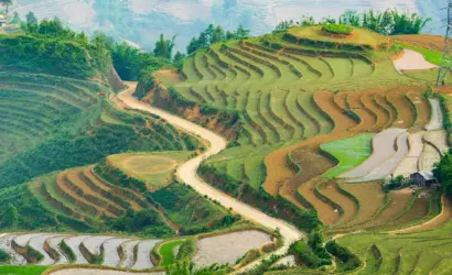 Sapa Trekking Tour with Breathtaking Mountain Rice Terraces and Scenic Trails