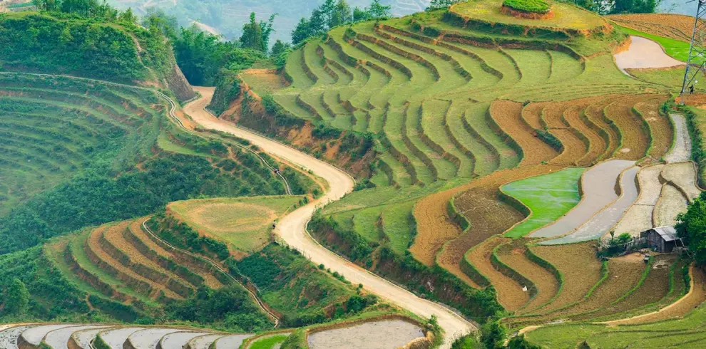 Sapa Trekking Tour with Breathtaking Mountain Rice Terraces and Scenic Trails