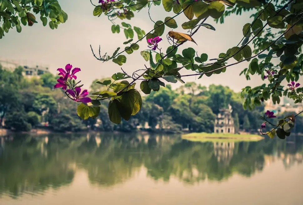 Hanoi Travel Guide: Discover the Beauty of Hoan Kiem Lake