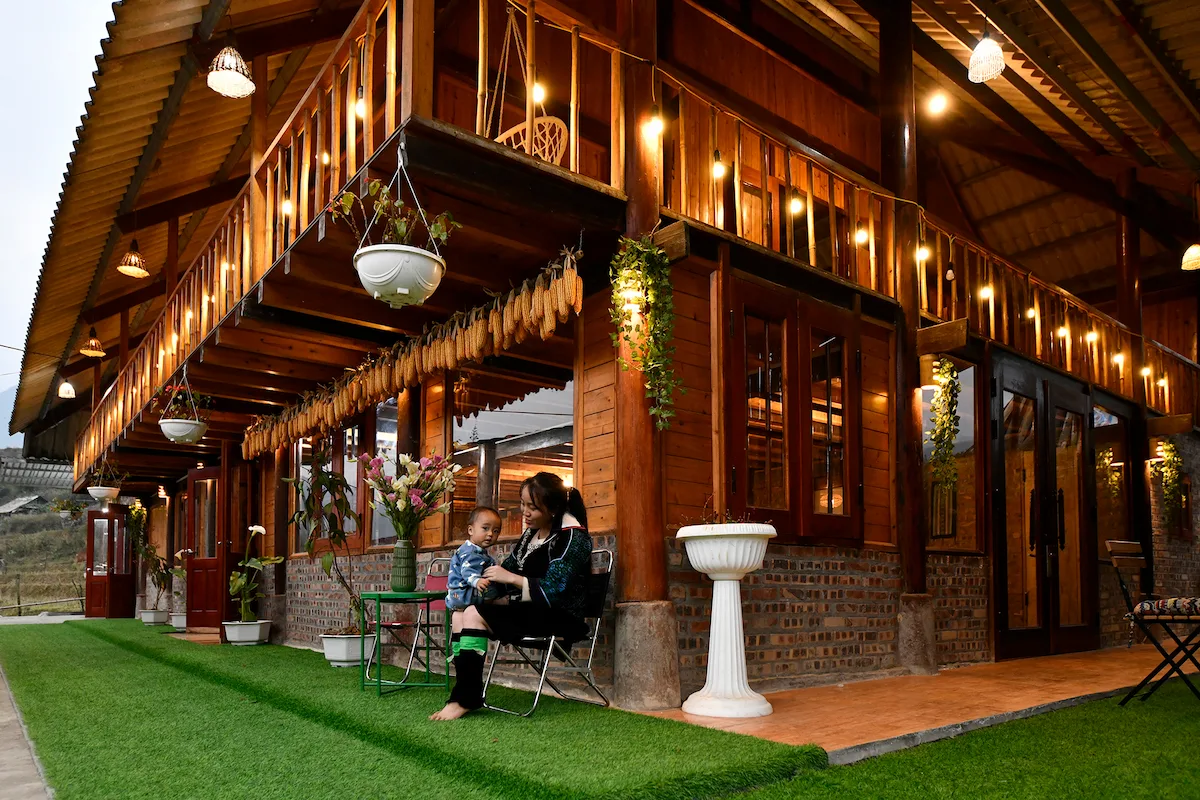 Sapa travel guide: traditional wooden homestay in Muong Hoa Valley